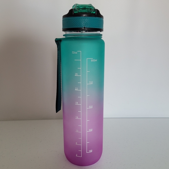 New Motivational Hourly Water Bottle - Picture 3 of 6